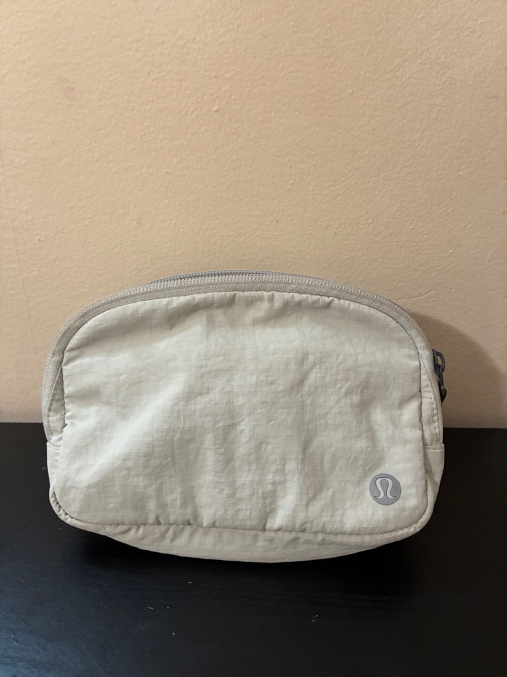 lululemon athletica Light Gray Toiletry belt bag good condition no damage